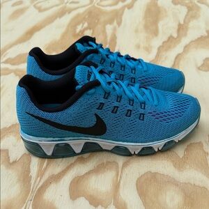 Nike Tailwind 8 Women’s Sneakers Blue Comfortable Running Shoes, size 7.5